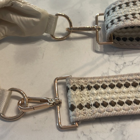 Has many compartments and adjustable straps used just a few times this summer - Picture 6 of 7